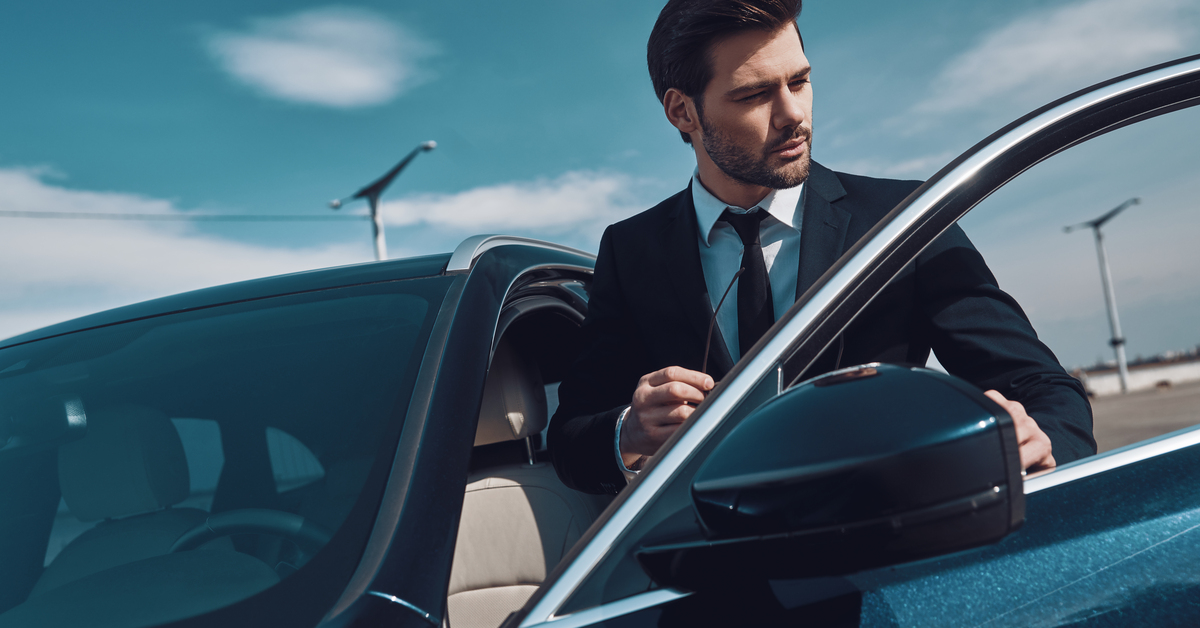 How to attract a rich man as a woman?